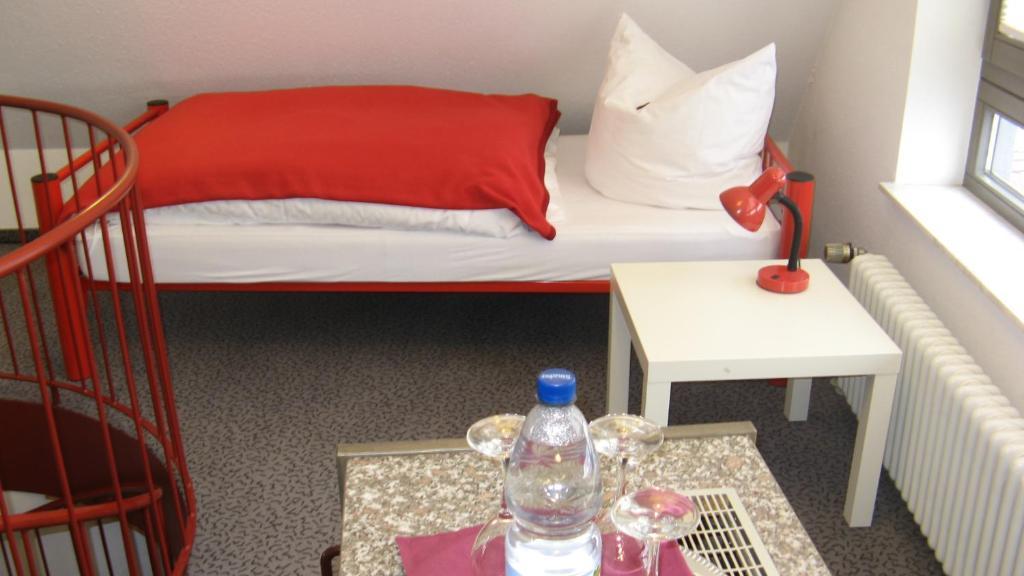 Hotel Am Schlossberg Böblingen Zimmer foto